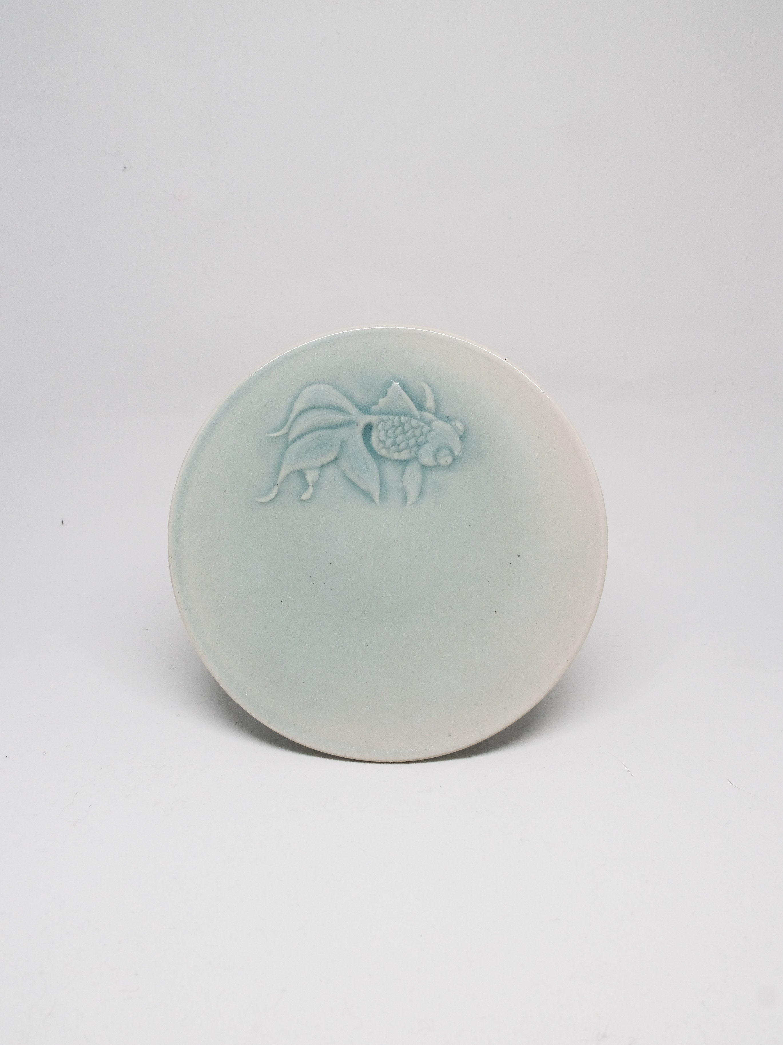 Floating carving fish dish