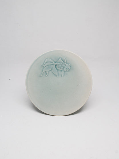 Floating carving fish dish