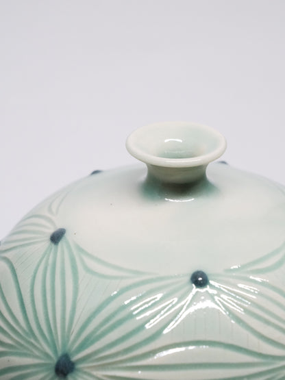 Round carved vase - Celadon